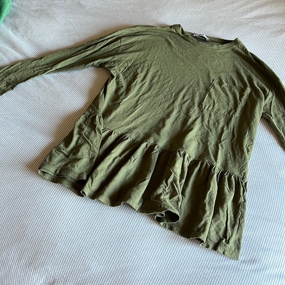 Peplum style long sleeve - Picture 1 of 2